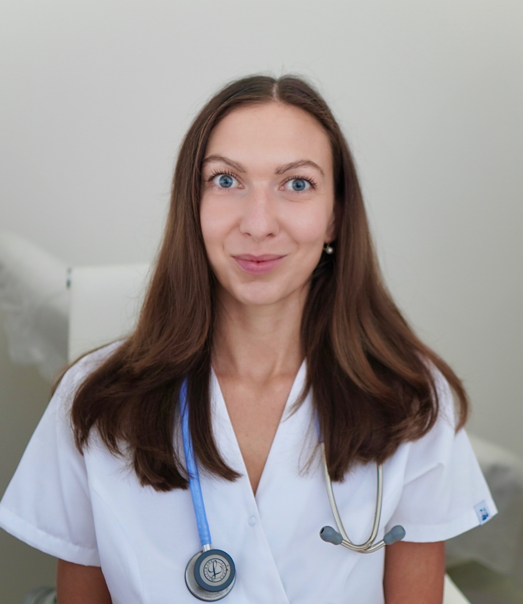 MUDr. Veronika Babic Lekárka funkčnej medicíny, špecialistka na optimalizáciu zdravia, dlhovekosť a funkčné omladenie tela a tváre